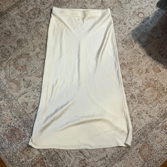 Zara Cream Midi Skirt - Picture 3 of 3